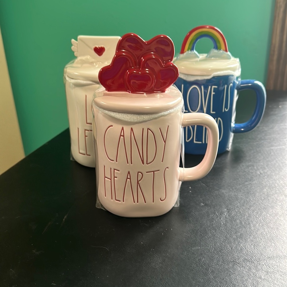 NWOT Rae Dunn “CANDY HEARTS” with Heart Topper